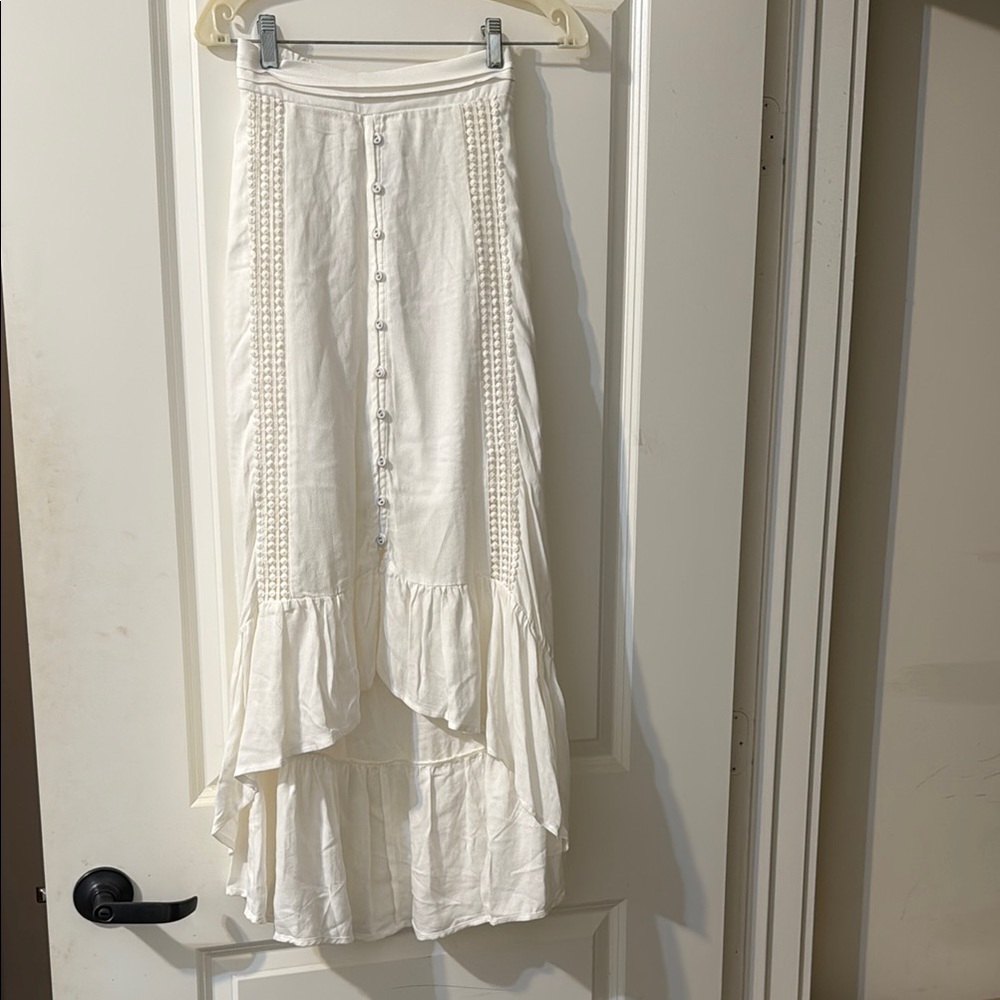 Elegant White Ruffled Skirt